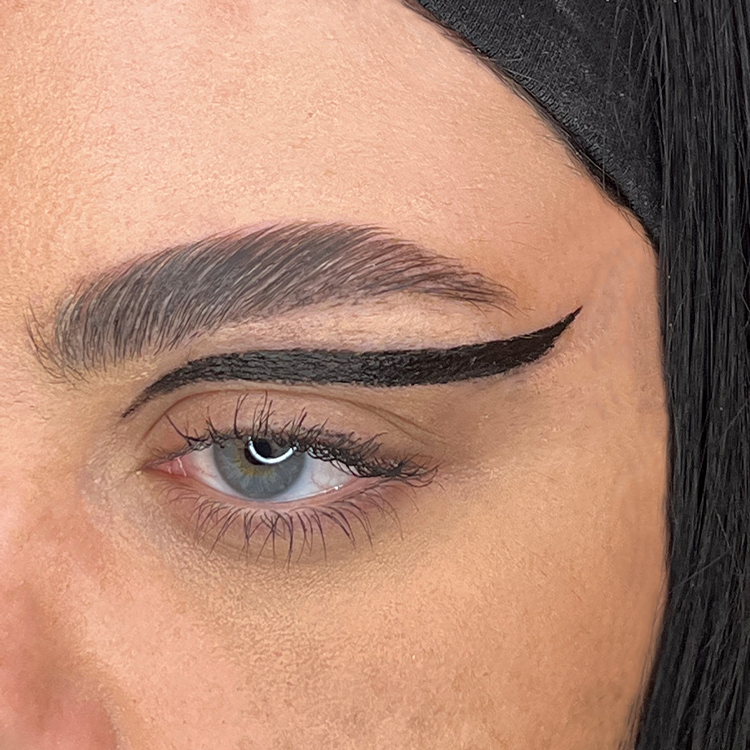 EYELINER MAT AS HELL